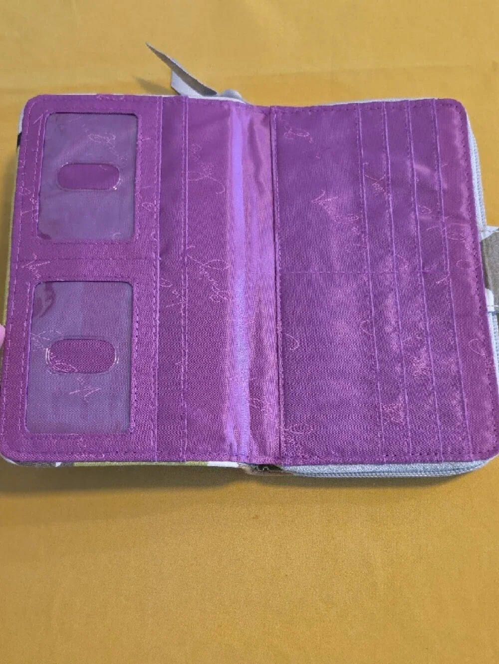 Vera Bradley Turnlock Clutch Wallet w/ Retired Portobello Road Floral Pattern
